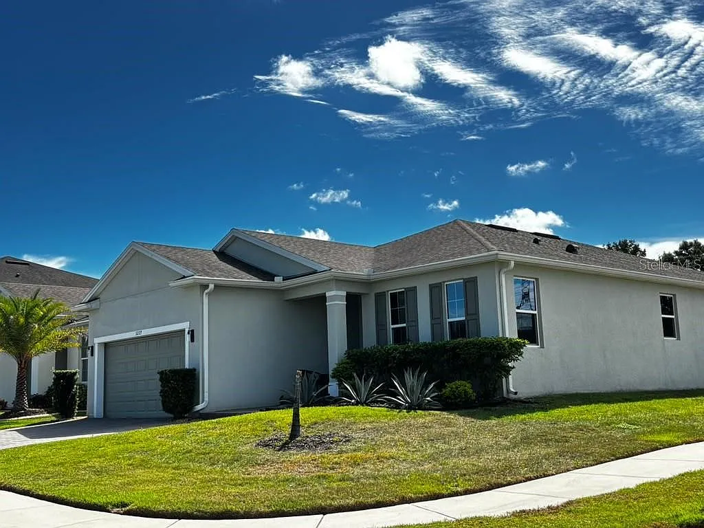 4 bed, 3.0 bath, 2070 sqft, $3,299 — Photo 2