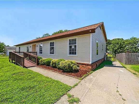 2nd image of 719 Mac Neil Dr