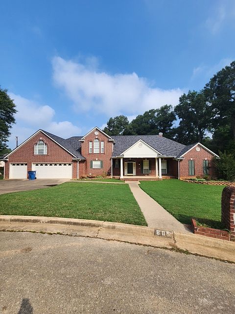 1st image of 805 Brookhollow Dr