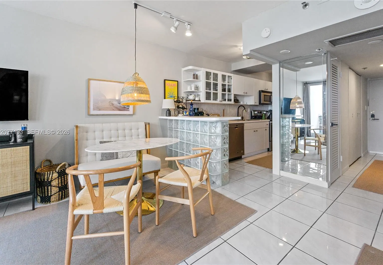 The Decoplage Condo — Photo 2