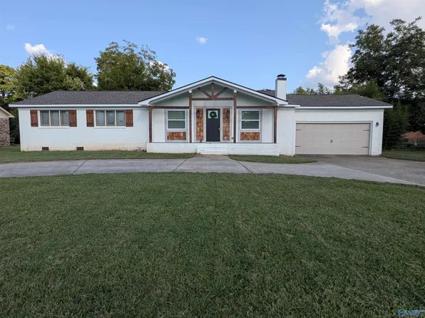 8303 Bailey Cove Rd SE, Huntsville, AL 35802