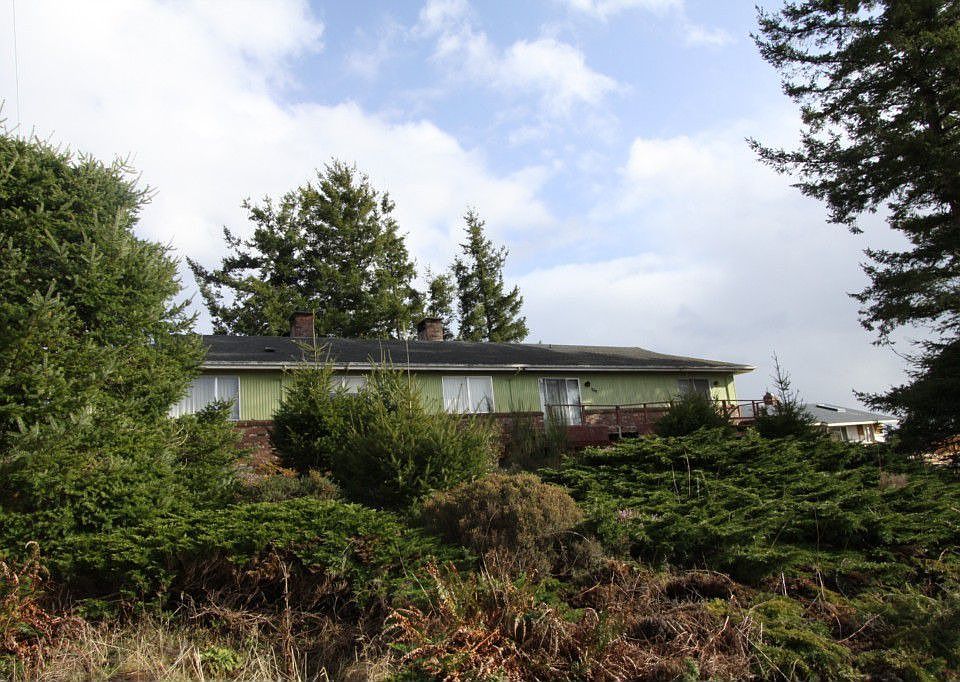 1st image of 220 Beacon Hill Dr