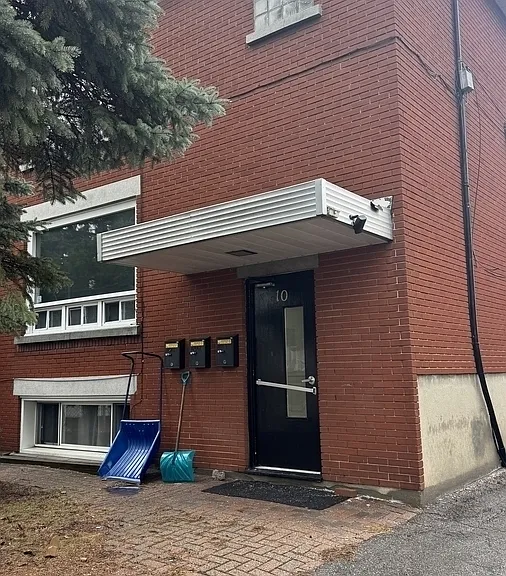 10 Presland Rd W #3 — Photo 1
