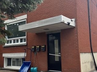 10 Presland Rd W #3, Ottawa, ON K1K2C3