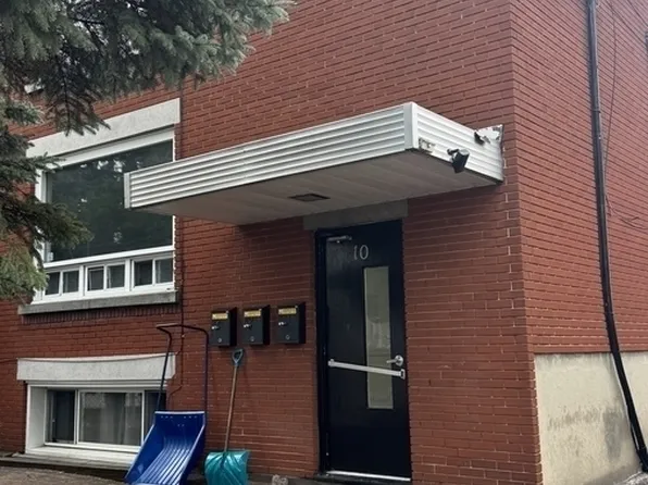 10 Presland Rd W #3, Ottawa, ON K1K 2C3