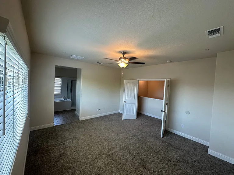 2494 Valdes Dr — Photo 18