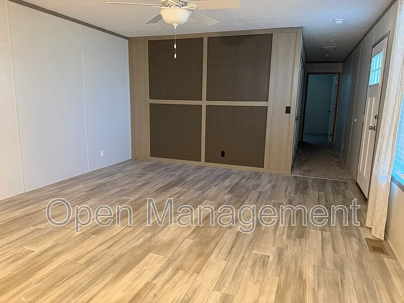 3 bed, 2.0 bath, 1216 sqft, $1,349 — Photo 2