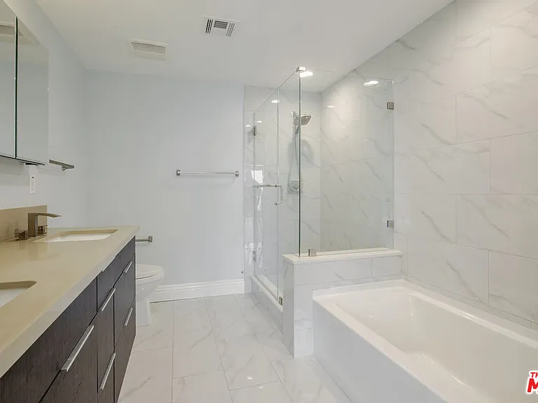 2939 W Leeward Ave #401 — Photo 7