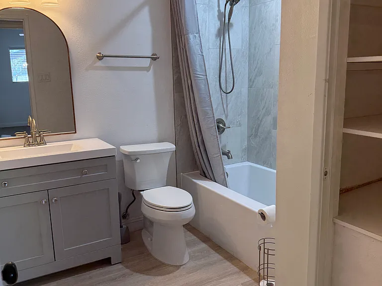 2nd Hallway Bathroom with Shower Tub and Single Vanity and Storage Shelves