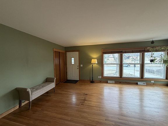 5th image of 609 Constitution Lane