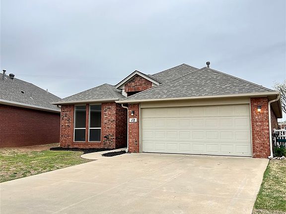3rd image of 12 W Windsor Cir