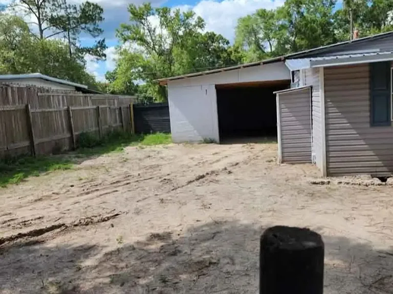 121 NW Magic Ct — Photo 8
