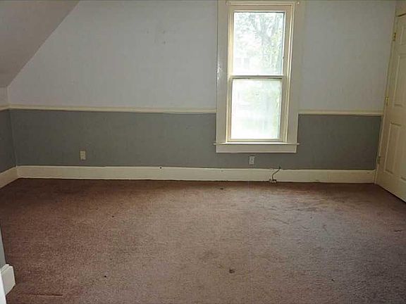 smaller bedroom