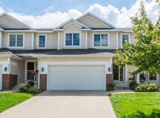 9808 Green View Ln, Johnston, IA 50131