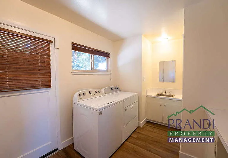 20 Portola Ave — Photo 17