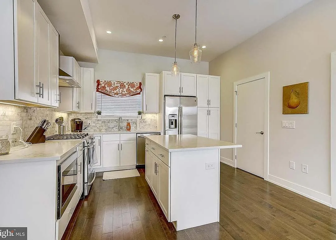 4 bed, 4.5 bath, 2144 sqft, $5,000 — Photo 4