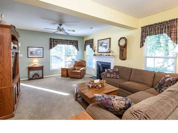3rd image of 431 Carpenters Cove Ln