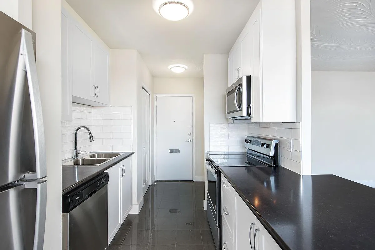 1475 Bloor Street — Photo 4