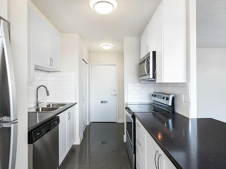 1475 Bloor St — Photo 3