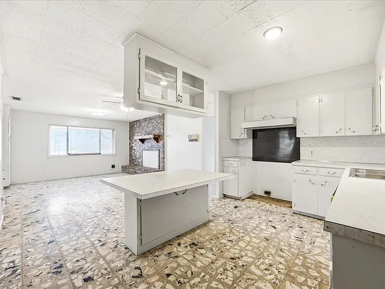 134 Robinhood Dr — Photo 11