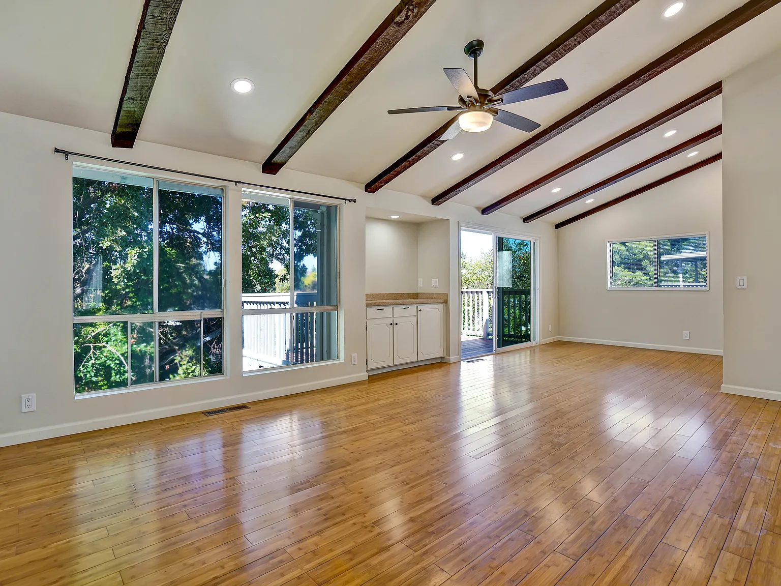 3 bed, 1.5 bath, 1490 sqft, $3,400 — Photo 3