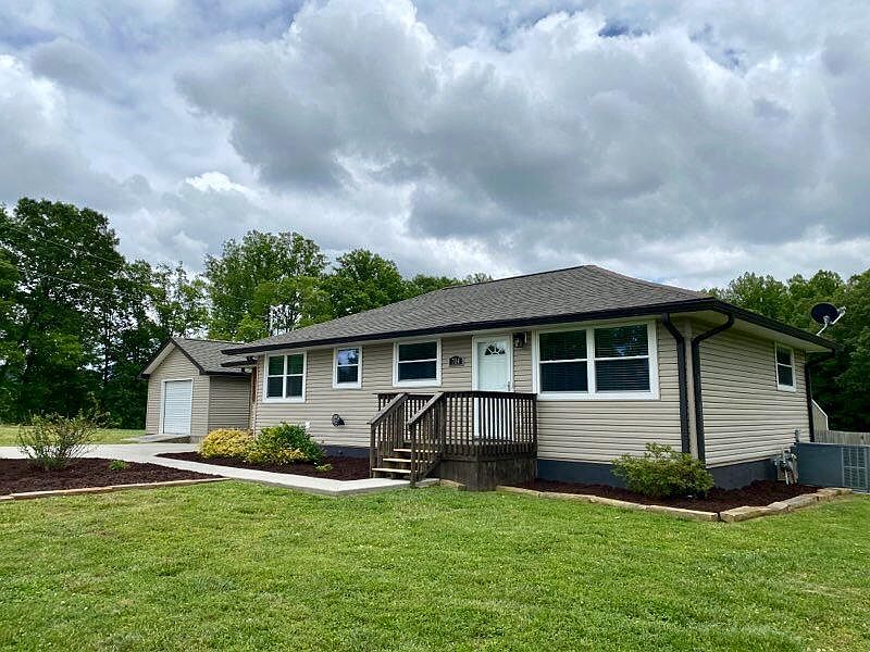 1st image of 702 W Beaver Creek Dr