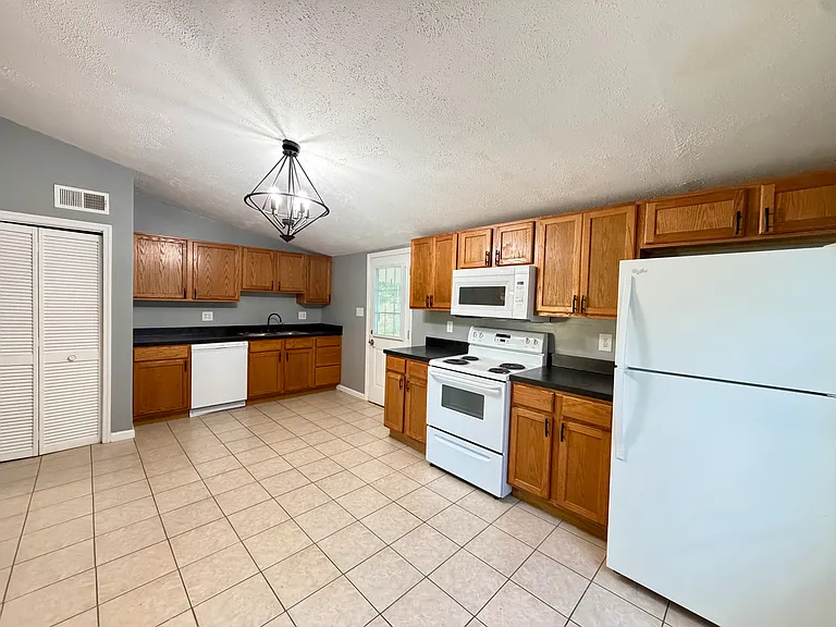 2511 S Ruston Ave — Photo 5