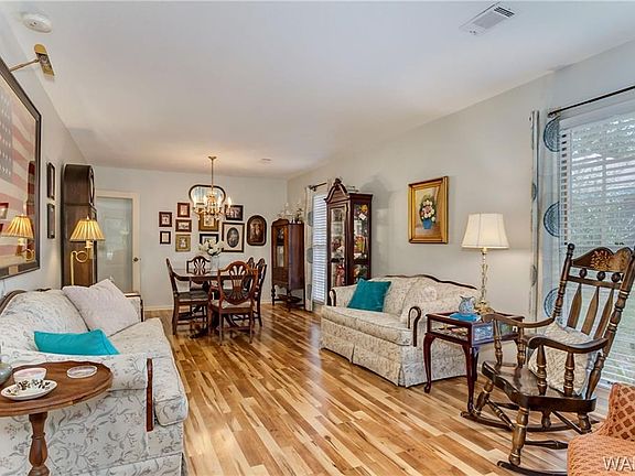3rd image of 510 Monterey Dr