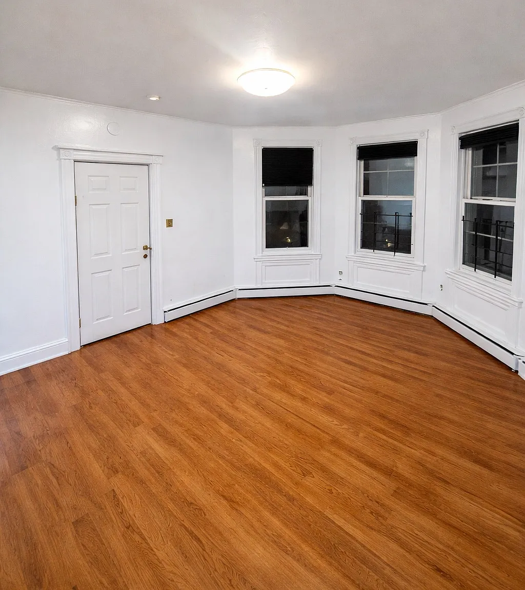 153 Sheridan Ave — Photo 2