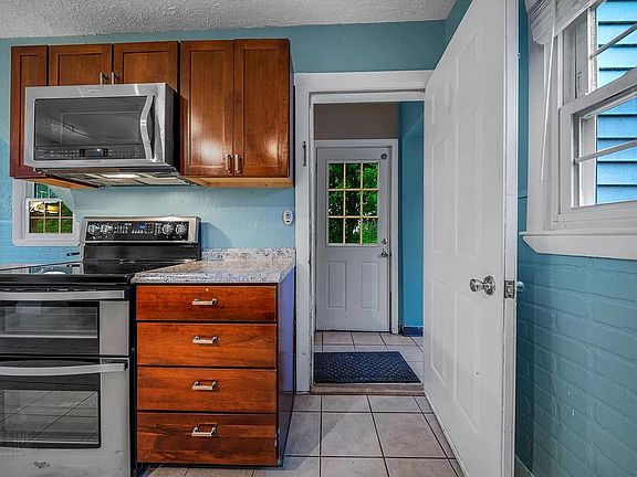 3rd image of 180 Central St #1