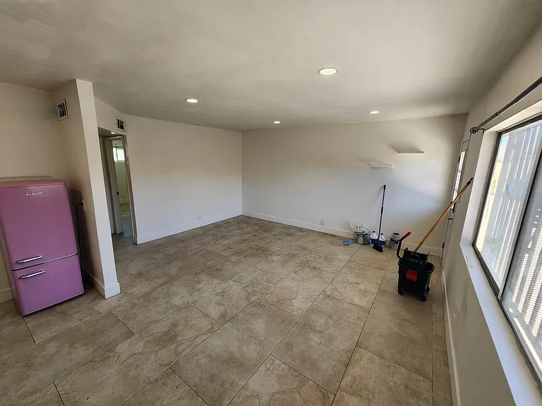2425 Daley St #C — Photo 9