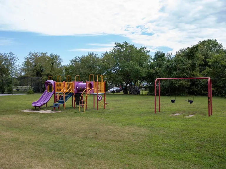 134 W Ridgewood Ave — Photo 12