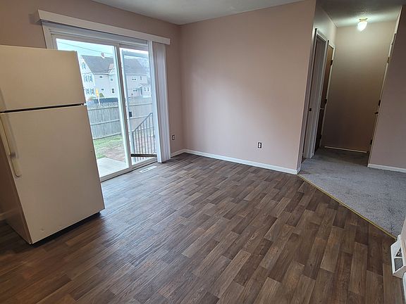 4th image of 7 Fitzpatrick Ln