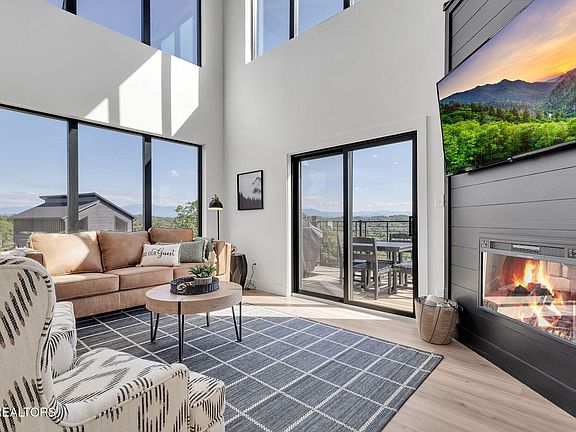 3rd image of 409 Compass Point Way
