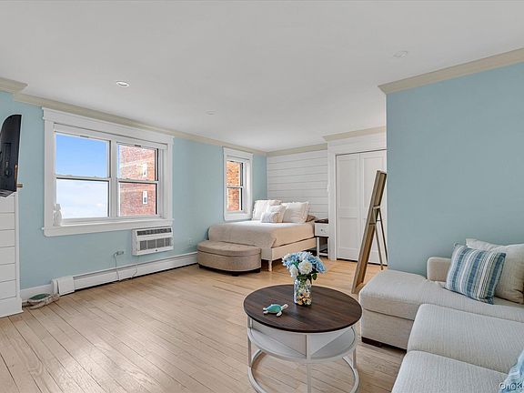 4th image of 370 W Broadway #2Y