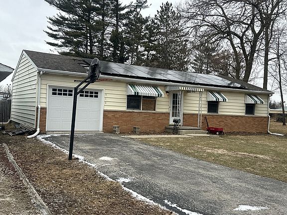 3rd image of 910 N Franklin St