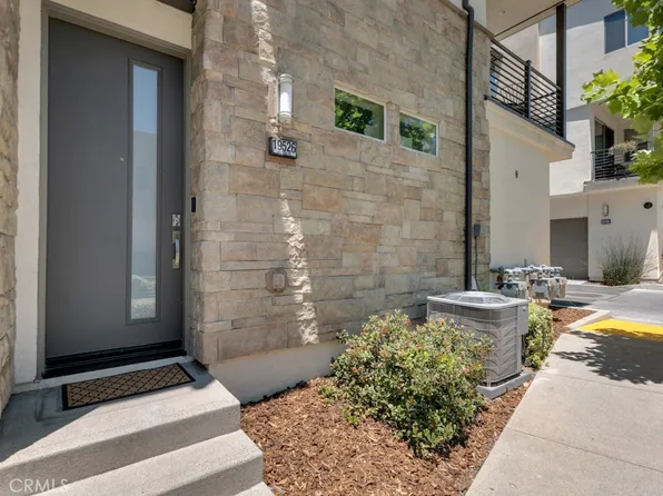 19526 Astor Pl, Northridge, CA 91324