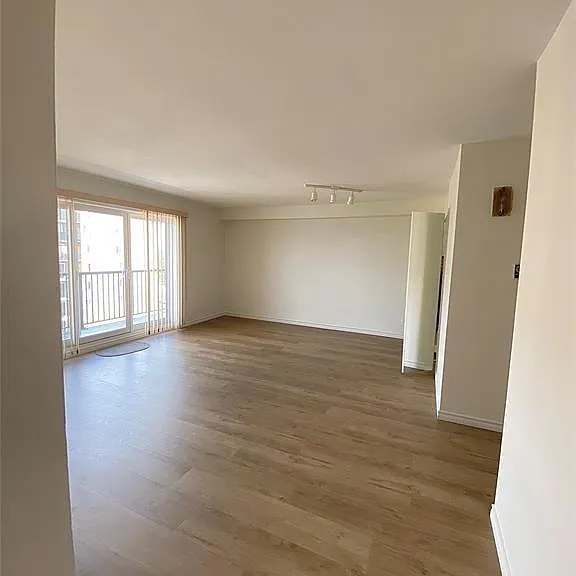 8591 Riverside Dr E #805 — Photo 3