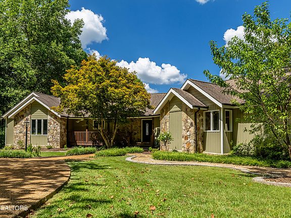 3rd image of 220 Melton Hill Dr
