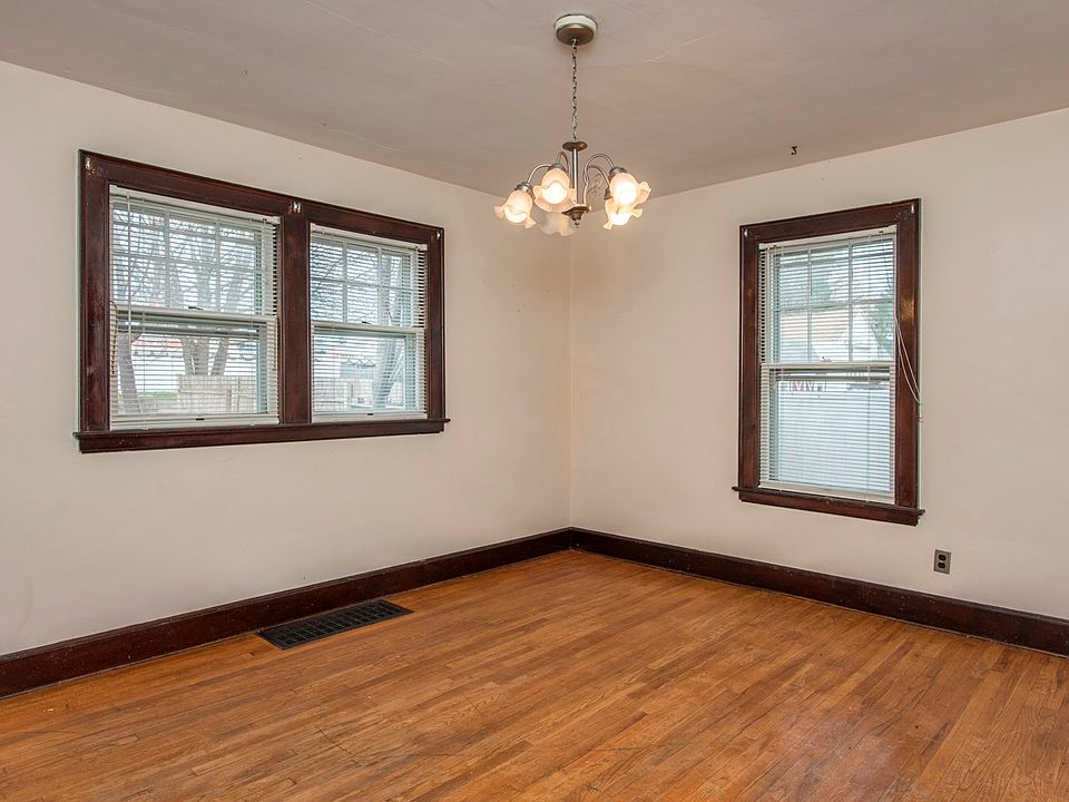 2nd image of 805 East Ave