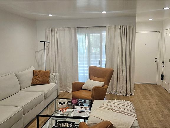 3rd image of 18333 Hatteras St Unit 68