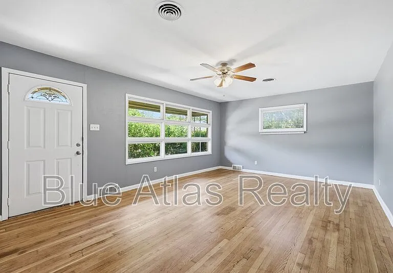 6901 Greenlee St — Photo 3