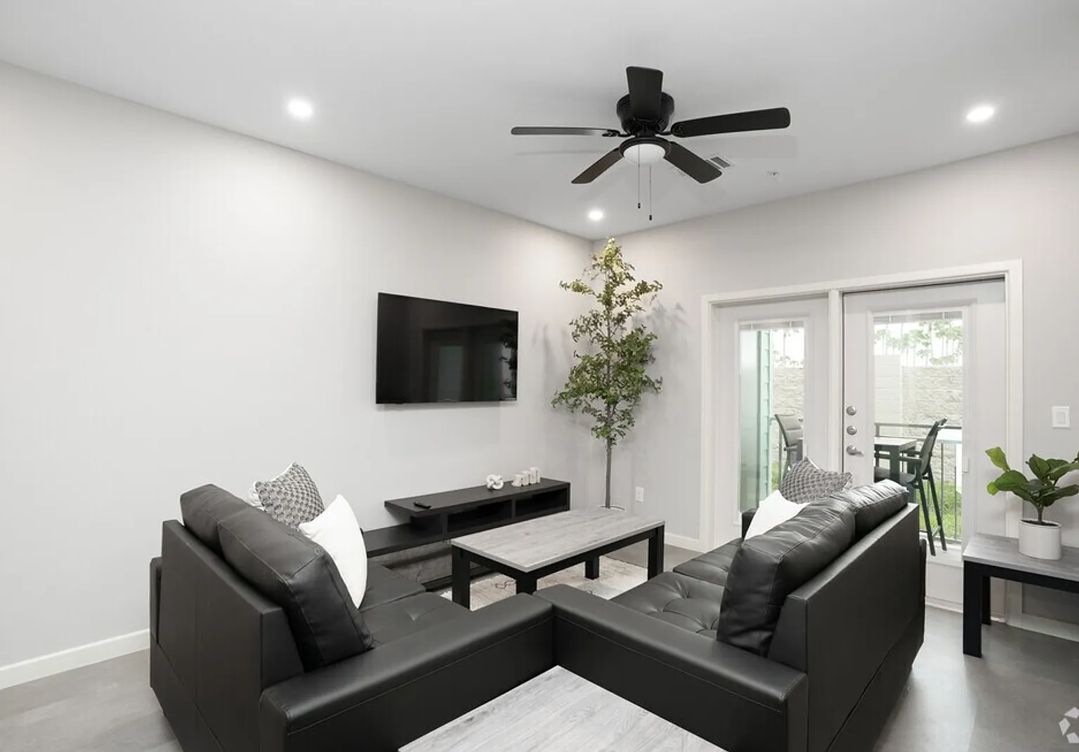 Palma Vista Apartments — Photo 4