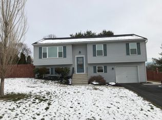 4 Sir William Dr, Newville, PA 17241