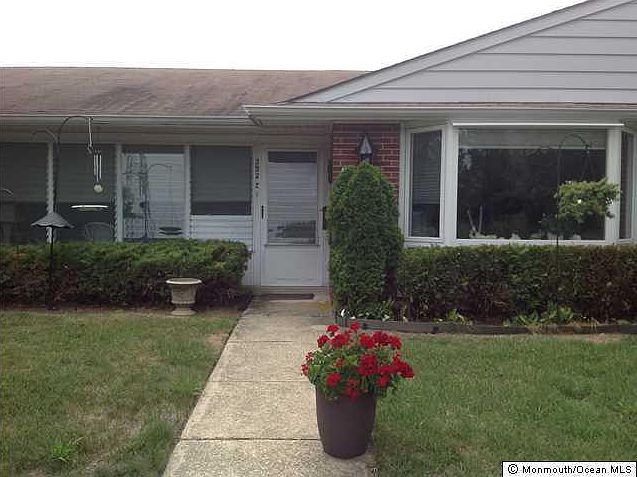 1st image of 352D Dorchester Dr