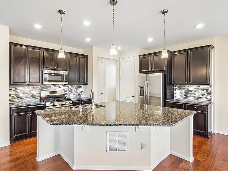 15017 Chicago St — Photo 18