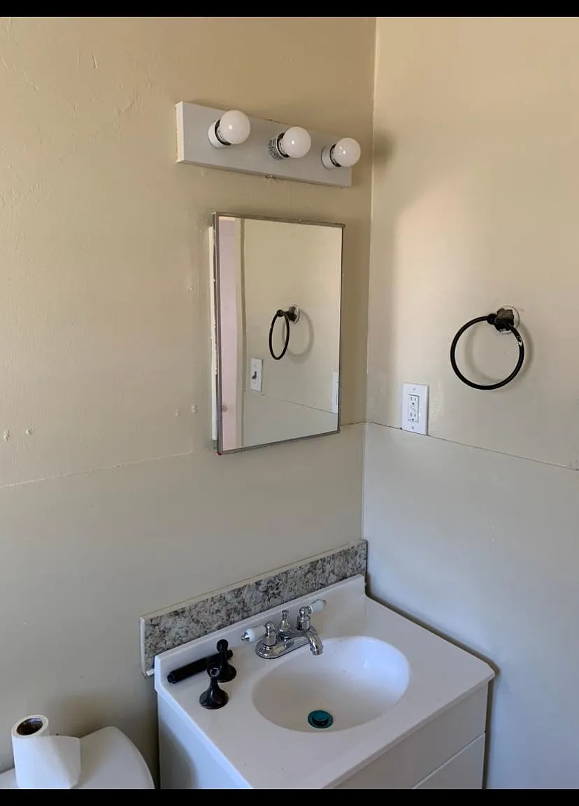 317 E Cortinas St — Photo 2