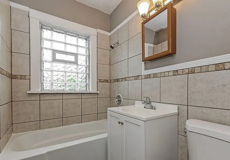 2322-2324 Eastview Ave #2324 — Photo 7