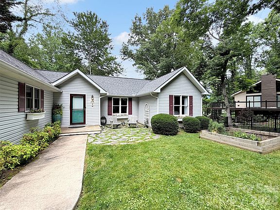 3rd image of 228 Crescent Dr