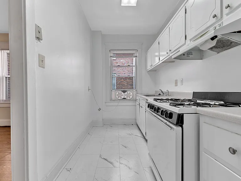 221 Constitution Ave NE #22 — Photo 5